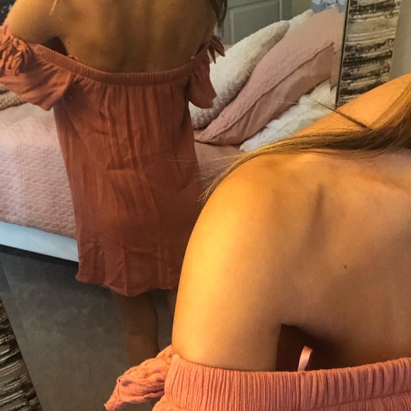 Off the shoulder mini dress - Picture 2 of 3
